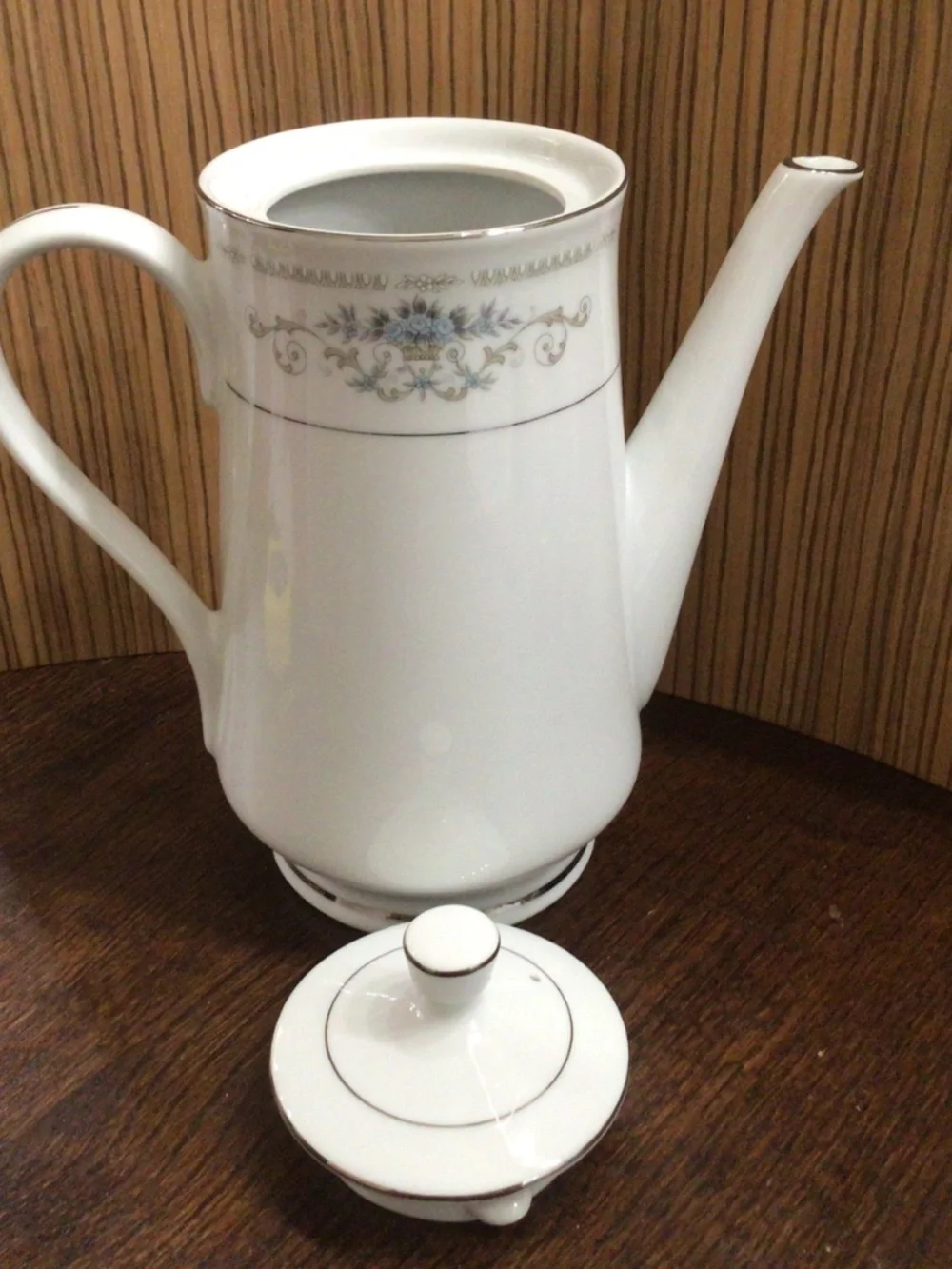 Diane pattern by Wade coffee/tea pot. Excellent shape.from 1960